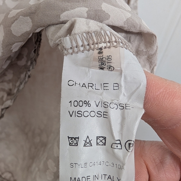 CHARLIE B ANIMAL PRINT BLOUSE SIZE LARGE - Picture 8 of 8